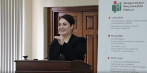 Хеладзе Серафима  &ndash; заведующая Отделом по управлению муниципальным имуществом и приватизации Администрации Ткуарчалского района - выступила с докладом на тему "Ткуарчалский район: государственные приоритеты и драйверы устойчивого развития"