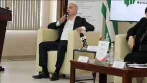 Выступление члена Общественной палаты Даута Агрба - модератора Панельной дискуссии "Территории роста: стратегии социально-экономического развития", которую провела Общественная палата 25 февраля.