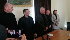 По итогам встреч в Общественной палате Абхазии планируется принять меморандум с учетом предложений различных политических и общественных организаций.